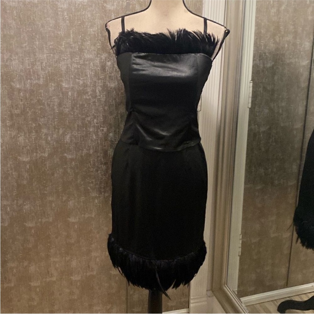 Cache Elegant Black Strapless Dress with Feather Accents